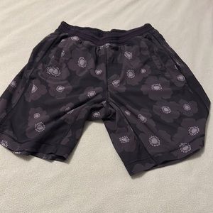 LuluLemon 9” Linerless Pacebreaker Black with Grey Design Size Large